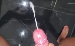 AMATORIALI SBORRATE FATTE IN CASA | SEGHE E GEMITI – OMAGGIO DI SPERMA A VOLONTÀ DA UN CAZZO BELLO GROSSO