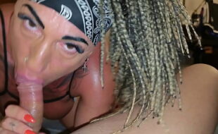 Danaxmuscles doing an incredible Deepthroat