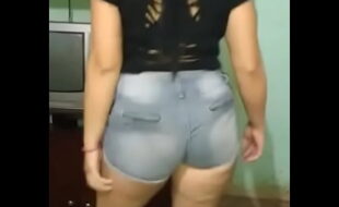 Gordinha novinha dançando