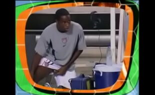 Jugador Meando en el Campo