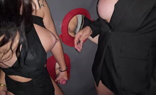 Marido muito corno, sai com a minha amiga trans fomos para balada, as 2 loucas de tesão, mamamos geral nas cabines.