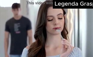 Meia-Irmã provoca o irmao estudando Legendado. Se quiser que legende algum video deixe nos comentarios.