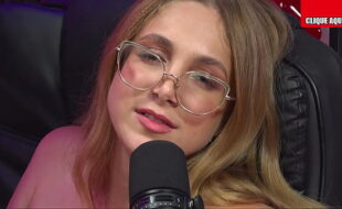 NOVINHA SAFADA GOZANDO NA SIRIRICA