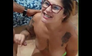 O Dono do carrinho de churrasco está me tratando Bem só pra comer minha mulher