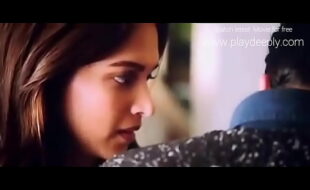 Ranveer & Deepika Hot Kissing Scene