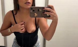 SE MASTURBANDO EM BANHEIRO PUBLICO EM SIRIRICA ARRISCADA E NÃO AGUENTOU