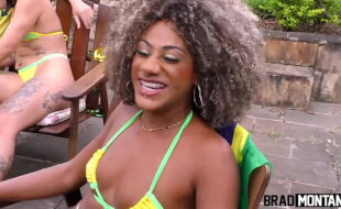 Suruba com duas gostosas na copa do mundo