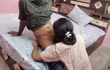 18 year student real desi virgin teen indian girl first time sex big boobs and doggy style