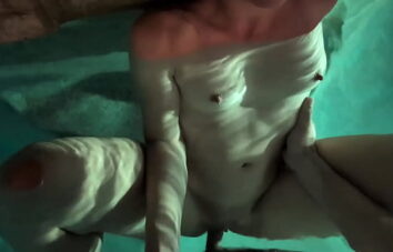 dogging white girl in the pool pov