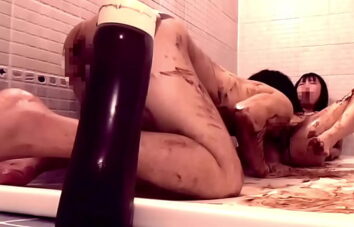 彼女のパイパンまんこをチョコまみれにして激甘クンニねっとりトロけるようなクリトリスへの愛撫で痙攣絶頂イキまくり　クリ舐め　全裸　ヌルヌル　濃厚　m字開脚　女性向け　AV　えっち　えむゆみ　カップル