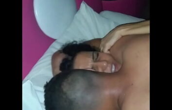 ESPOSA GOSTOSA TRANSANDO SEM CAMISINHA COM AMIGO DO CORNO