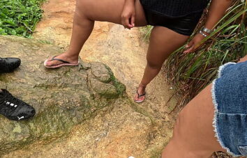 Menage em Público: Eu Comendo a Buceta da Amiga Enquanto Nicoly Tirou o Leitinho do Cara