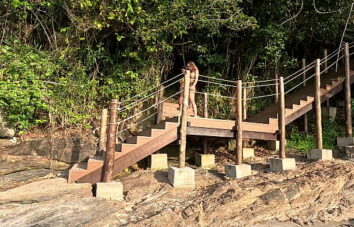 Uma Aventura em Público: Foda com a Buceta Peluda da Nicoly e a Raspada da Priscila